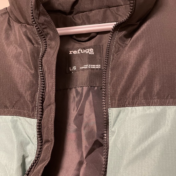 REFUGE VEST SIZE L - Picture 2 of 3